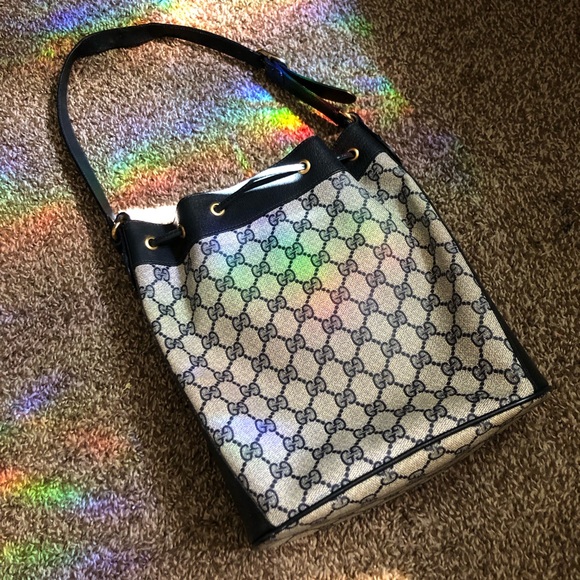 Vintage Gucci GG Supreme Drawstring Bucket Bag: 41.02.034 - Picture 4 of 14
